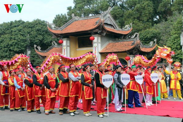 Lomba membuat kue Chung dan kue Day di festival Con Son-Kiep Bac(Hai Duong) - ảnh 1